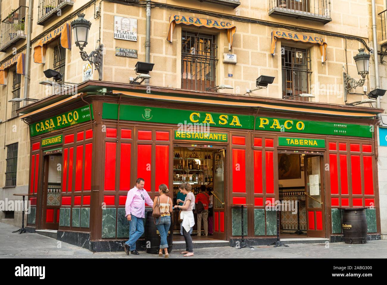 Bar Casa Paco in Plaza de Puerta Cerrada, Madrid, Spanien Stockfoto