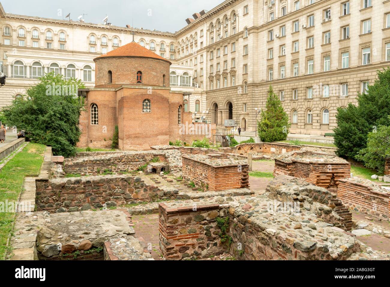 Kirche St. George Rotunda inmitten der römischen Überreste der alten Serdica, Sofia, Bulgarien Stockfoto