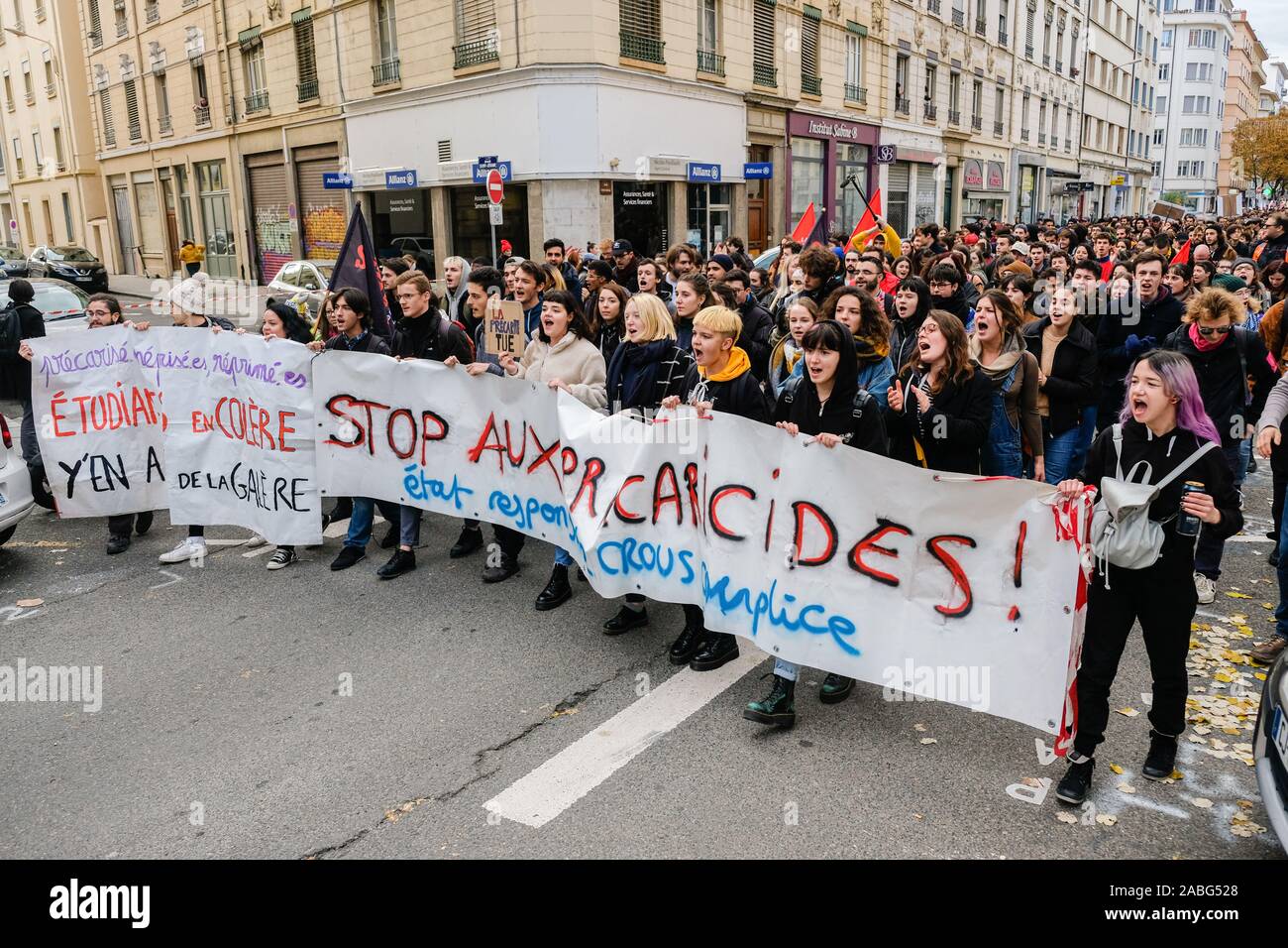 Am 26. November 2019, Lyon, Auvergne-Rh ône-Alpes, Frankreich, Demonstration der Schüler. Prozession Kopf mit Banner Stockfoto