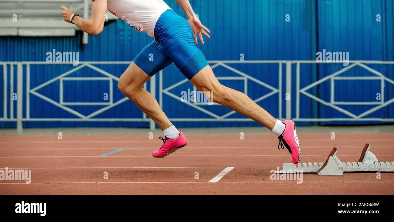 Athlet runner start Sprint Rennen auf dem Weg zum Stadion Stockfoto