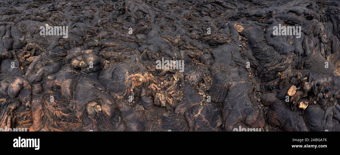 Panoramablick auf die Nahaufnahme der erstarrten Lava schwarz Stockfoto