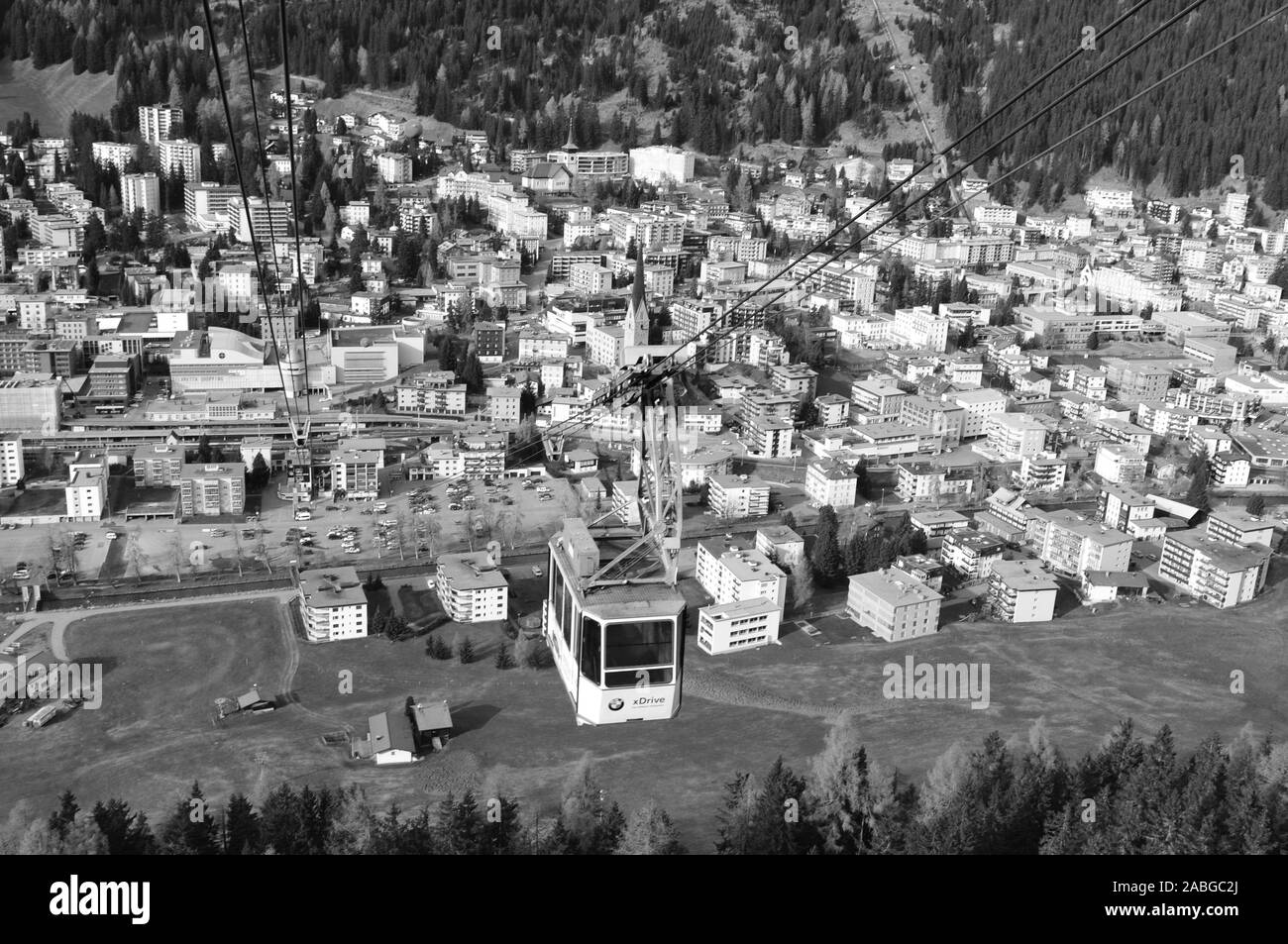 Schweizer Alpen: die Seilbahn zum Jakobshorn oberhalb von Davos Stadt im Kanton Graubünden Stockfoto