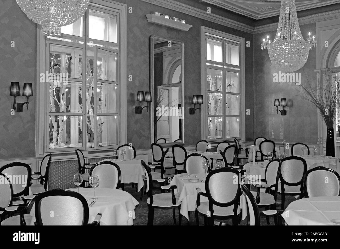 Die Innenausstattung des Gourmet Restaurant Cadoro im Kempinski des Baign Hotel in St. Moritz Stockfoto