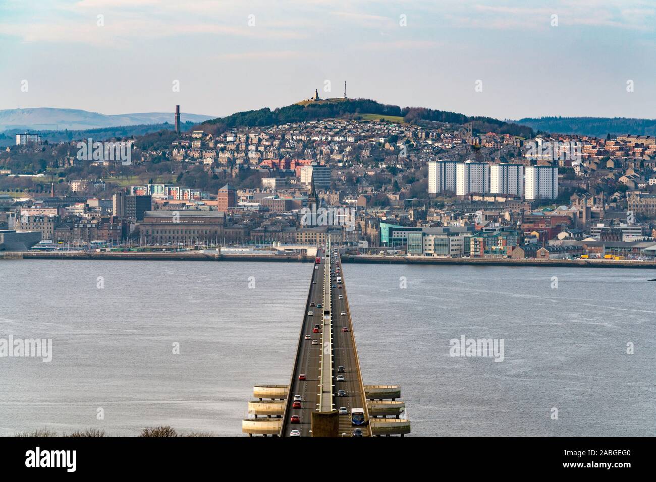 Blick über die Stadt Dundee vom Tay Road Bridge in Tayside, Schottland, Vereinigtes Königreich Stockfoto