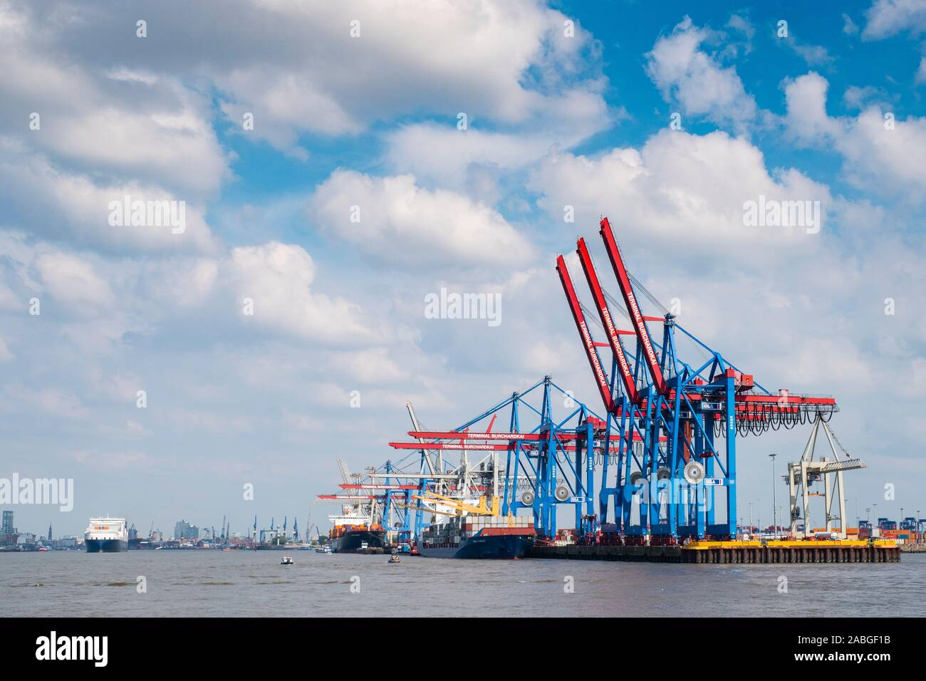 Ansicht des Containerterminals im Hamburger Hafen Burchardkai auf Elbe in Deutschland Stockfoto