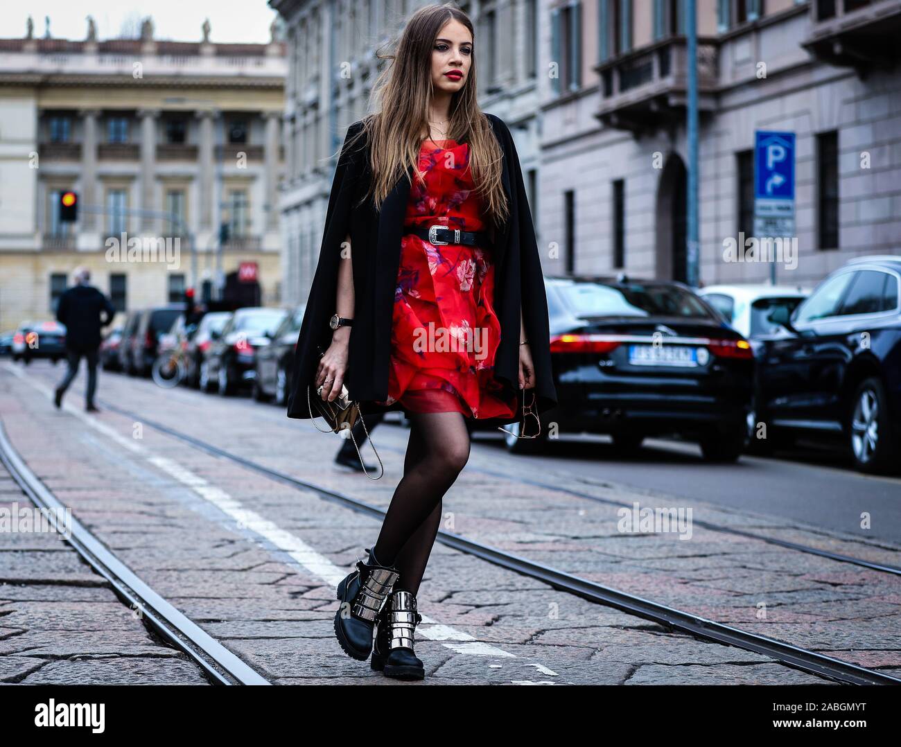 Mailand, Italien - 23 Februar 2019: Xenia Tchoumitcheva auf der Straße, die im Rahmen der Mailänder Modewoche. Stockfoto