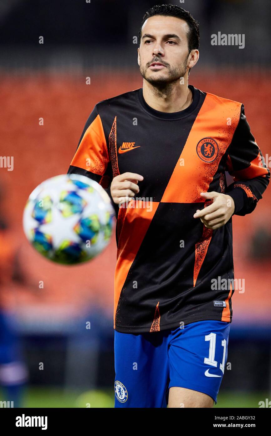 Mestalla, Valencia, Spanien. 27 Nov, 2019. UEFA Champions League Fußball -, Valencia gegen Chelsea; Pedro von Chelsea nach dem Aufwärmen vor dem Spiel - Redaktionelle Verwendung Credit: Aktion plus Sport/Alamy leben Nachrichten Stockfoto