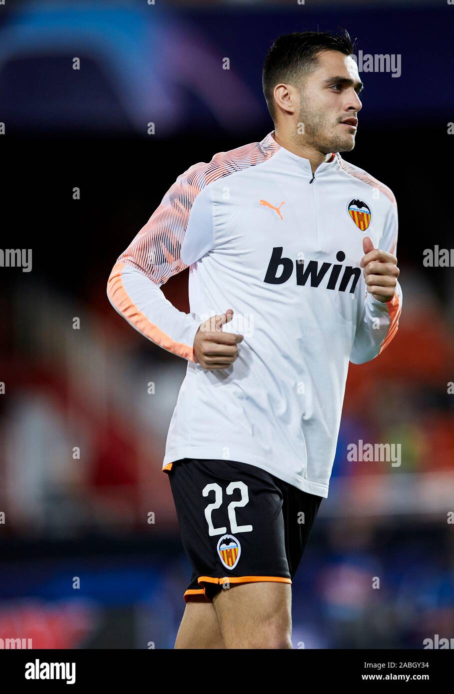 Mestalla, Valencia, Spanien. 27 Nov, 2019. UEFA Champions League Fußball -, Valencia gegen Chelsea; Maxi Gomez von Valencia CF Aufwärmen vor dem Spiel - Redaktionelle Verwendung Credit: Aktion plus Sport/Alamy leben Nachrichten Stockfoto