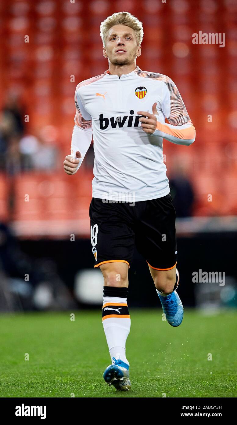 Mestalla, Valencia, Spanien. 27 Nov, 2019. UEFA Champions League Fußball -, Valencia gegen Chelsea; Daniel Wass von Valencia CF Aufwärmen vor dem Spiel - Redaktionelle Verwendung Credit: Aktion plus Sport/Alamy leben Nachrichten Stockfoto