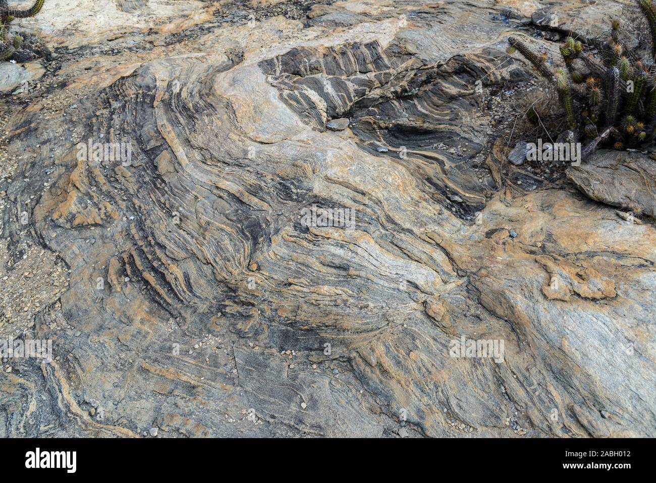 Präkambrium Gneis Felsvorsprung in der Nähe von Quixada, Ceara, Brasilien, Südamerika. Stockfoto
