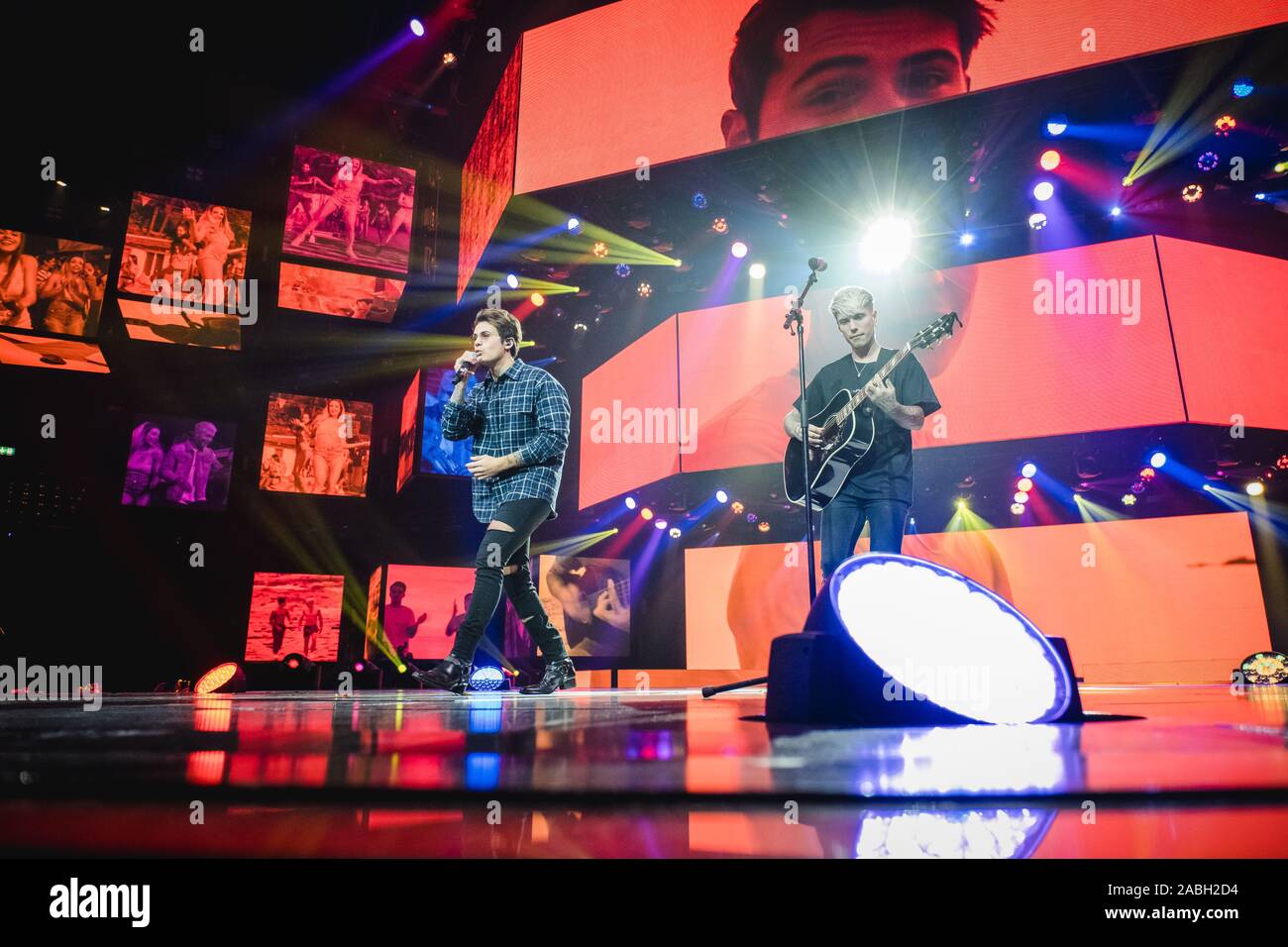 Zürich, Schweiz. 22., November 2019. Die italienischen Pop Duo Benji & Fede führt ein Live Konzert während der Energy Star-Nacht 2019 im Hallenstadion in Zürich. (Foto: Gonzales Foto - Tilman Jentzsch). Stockfoto