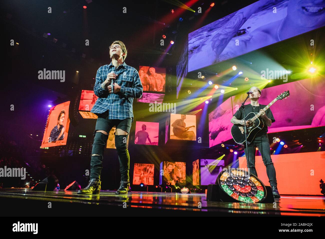 Zürich, Schweiz. 22., November 2019. Die italienischen Pop Duo Benji & Fede führt ein Live Konzert während der Energy Star-Nacht 2019 im Hallenstadion in Zürich. (Foto: Gonzales Foto - Tilman Jentzsch). Stockfoto