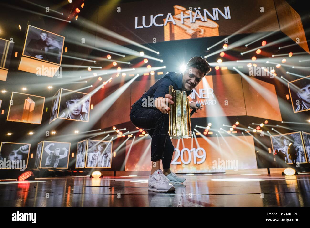 Zürich, Schweiz. 22., November 2019. Der Schweizer Sänger und Songwriter Weine die Energy Music Award 2019 während der Energy Star-Nacht 2019 im Hallenstadion in Zürich. (Foto: Gonzales Foto - Tilman Jentzsch). Stockfoto