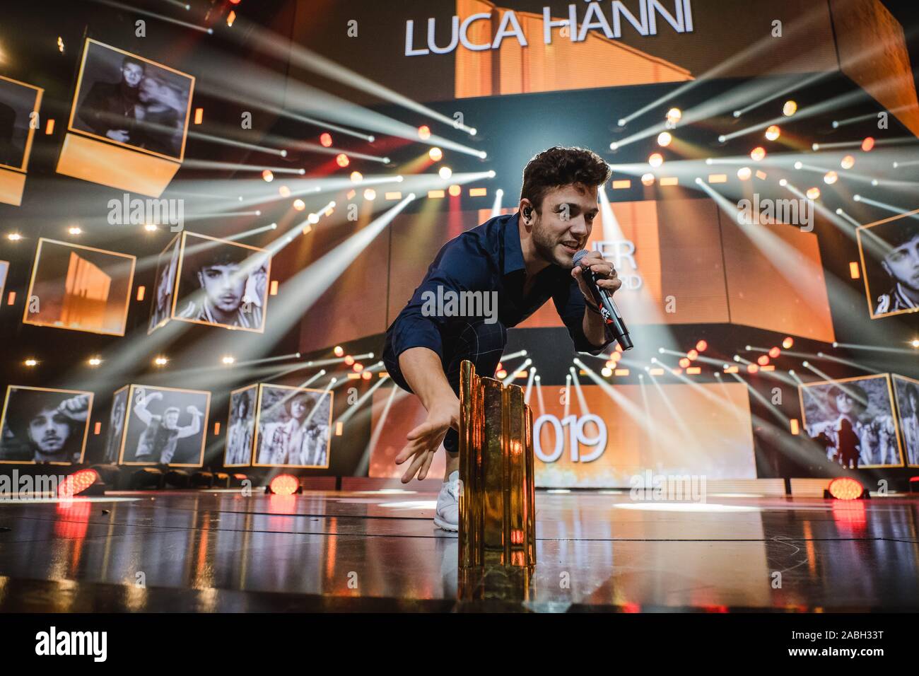 Zürich, Schweiz. 22., November 2019. Der Schweizer Sänger und Songwriter Weine die Energy Music Award 2019 während der Energy Star-Nacht 2019 im Hallenstadion in Zürich. (Foto: Gonzales Foto - Tilman Jentzsch). Stockfoto