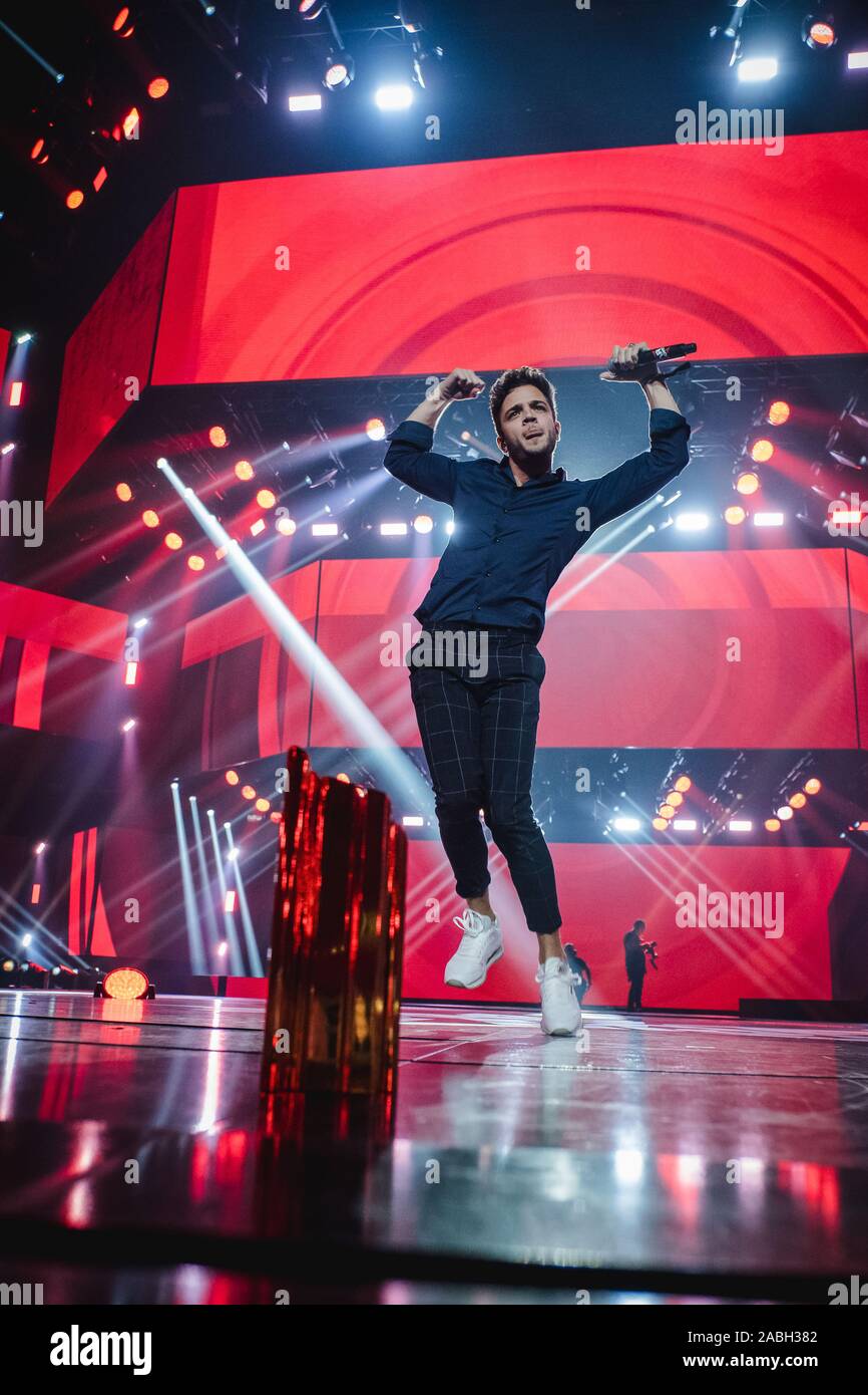 Zürich, Schweiz. 22., November 2019. Der Schweizer Sänger und Songwriter Weine die Energy Music Award 2019 während der Energy Star-Nacht 2019 im Hallenstadion in Zürich. (Foto: Gonzales Foto - Tilman Jentzsch). Stockfoto