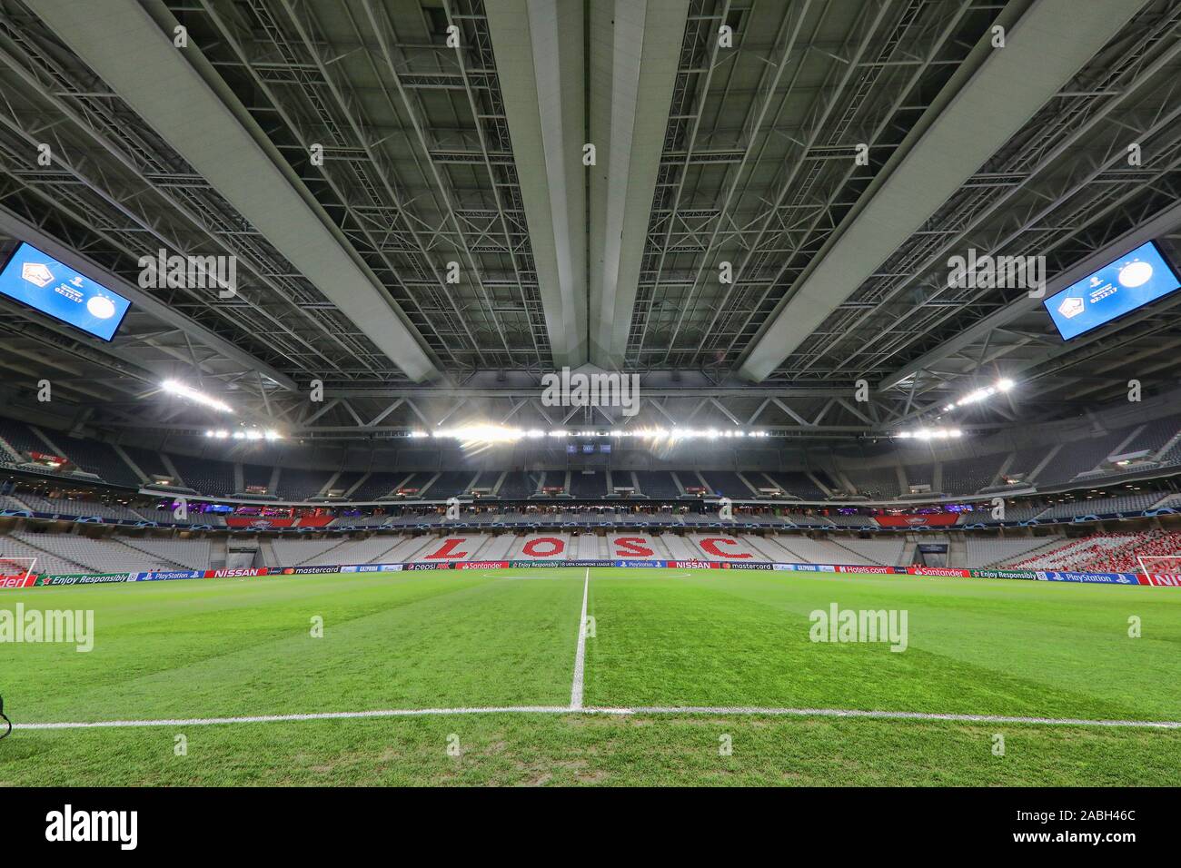 Lille, Frankreich. 27 Nov, 2019. Stade Pierre-Mauroy, Champions League Fußball Saison 2019 / 2020. Stadion Übersicht während des Spiels Lille OSC - Ajax. Credit: Pro Schüsse/Alamy leben Nachrichten Stockfoto