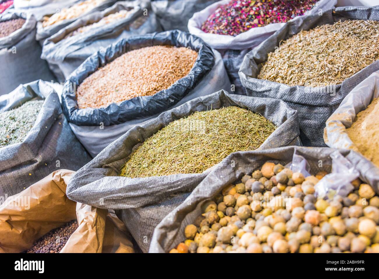 Getrocknete Lebensmittel in Dubai, Souk, die Vereinigten Arabischen Emirate verkauft. Stockfoto