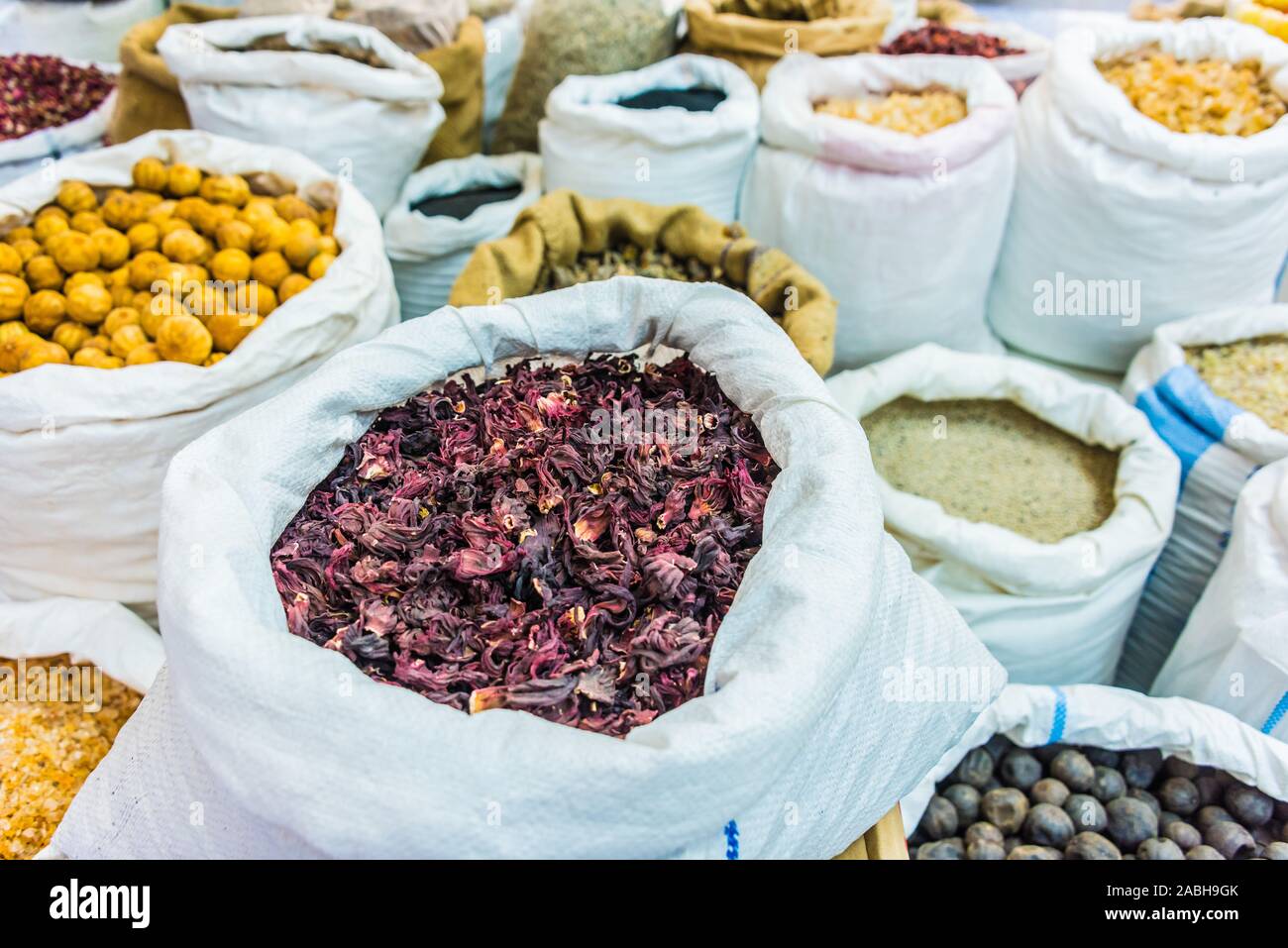 Getrocknete Lebensmittel in Dubai, Souk, die Vereinigten Arabischen Emirate verkauft. Stockfoto