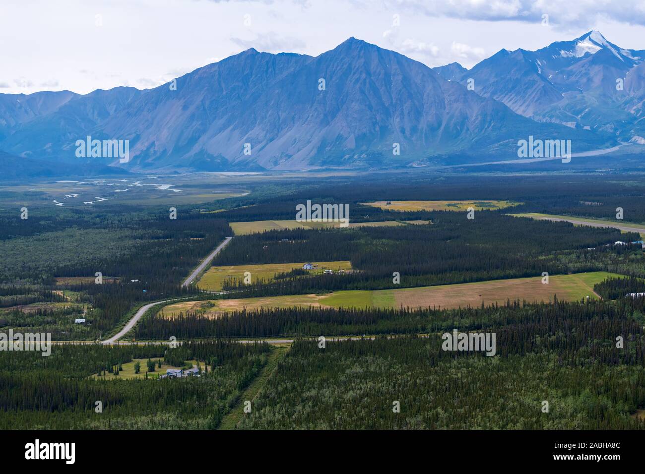 Luftaufnahme von Ackerland nördlich von Haines Junction, Yukon, Kanada Stockfoto