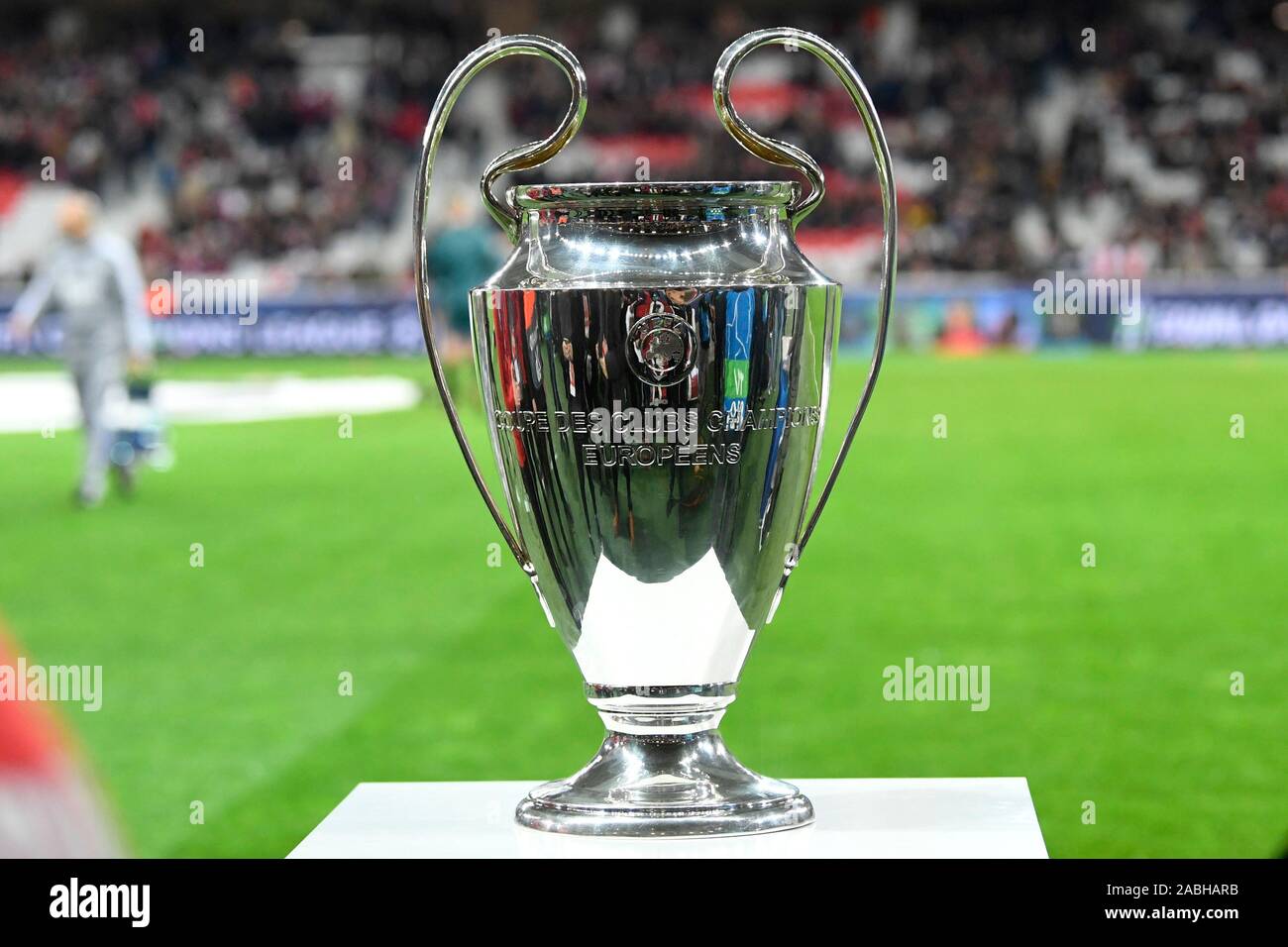 Lille, Frankreich. 27 Nov, 2019. Stade Pierre-Mauroy, Champions League Fußball Saison 2019 / 2020. Der Europacup während des Spiels Lille OSC - Ajax. Credit: Pro Schüsse/Alamy leben Nachrichten Stockfoto