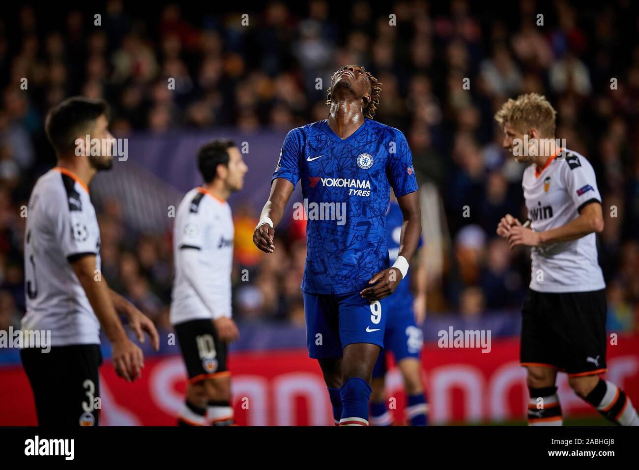 Mestalla, Valencia, Spanien. 27 Nov, 2019. UEFA Champions League Fußball -, Valencia gegen Chelsea; Tammy Abraham von Chelsea reagiert auf ein verfehltes Ziel Chance - Redaktionelle Verwendung Credit: Aktion plus Sport/Alamy leben Nachrichten Stockfoto