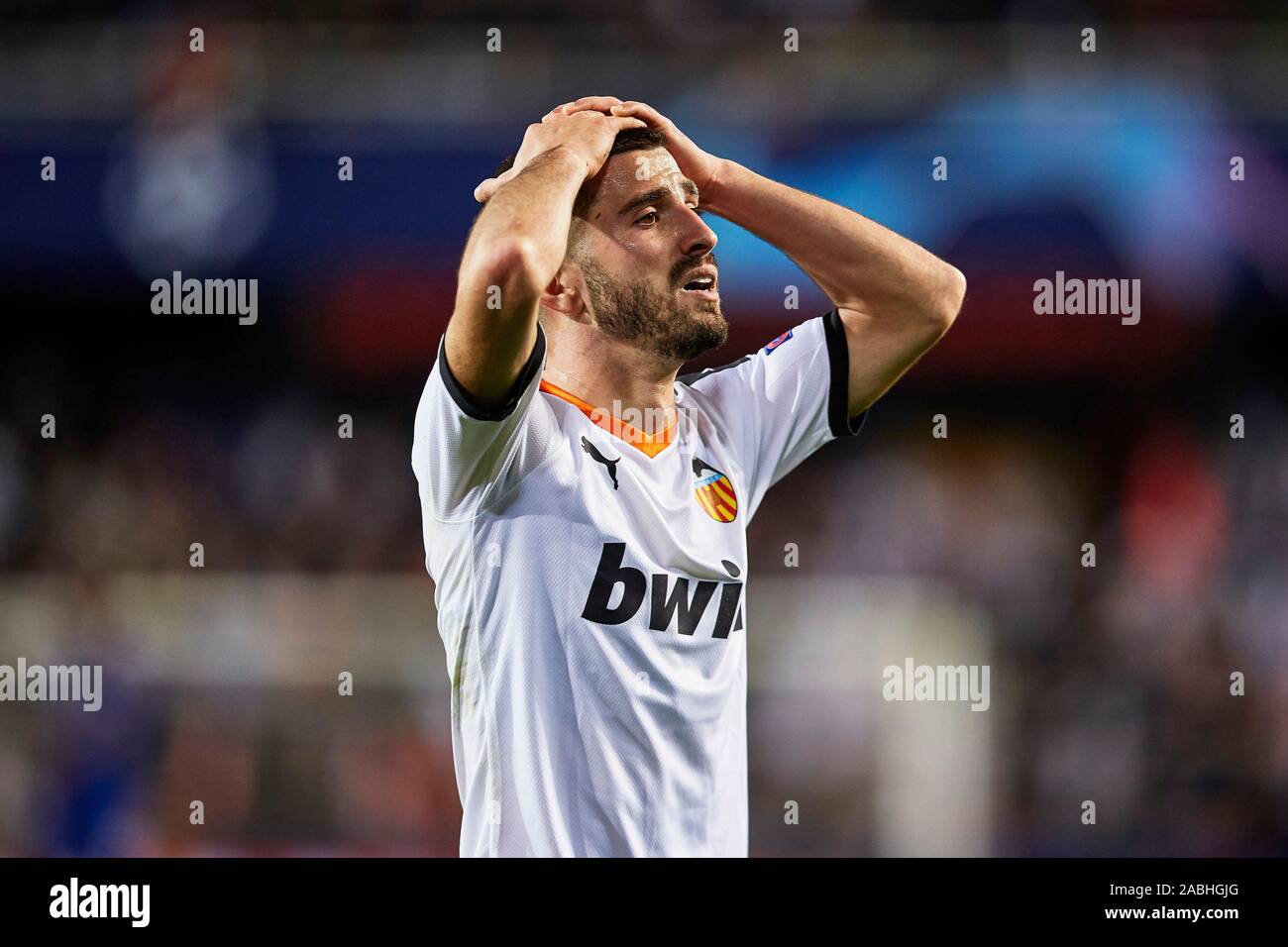Mestalla, Valencia, Spanien. 27 Nov, 2019. UEFA Champions League Fußball -, Valencia gegen Chelsea; Jose Gaya von Valencia CF reagiert auf eine Verletzung - Redaktionelle Verwendung Credit: Aktion plus Sport/Alamy leben Nachrichten Stockfoto