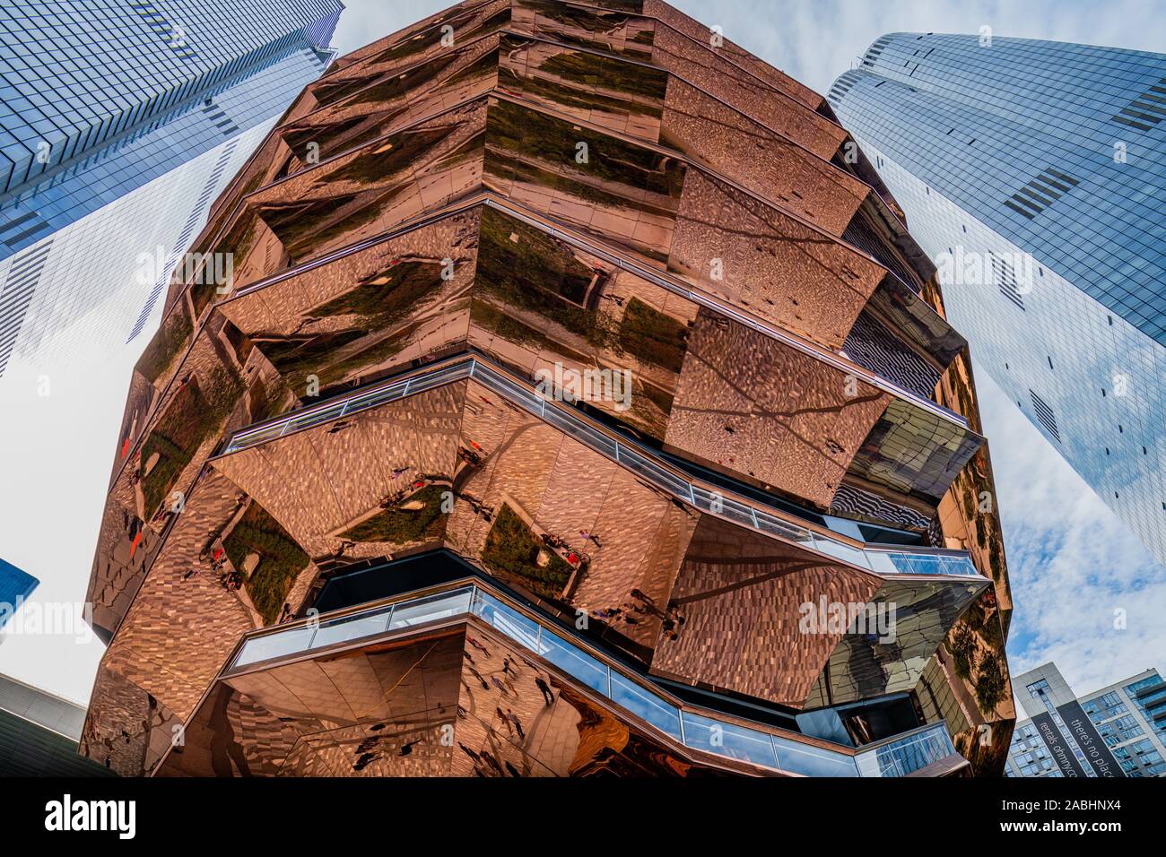 Manhattan New York 12.9.2019 Farbe Bild des Schiffes, Hudson Yards von Architekt Thomas Heatherwick bei Dämmerung in Midtown Manhattan, New York City. Stockfoto