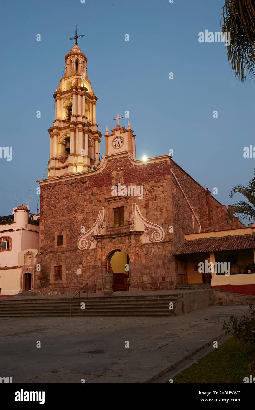 Abendlicher Blick der Parroquia San Andres Apostol, Ajijic, Mexiko. Ajijic, Jalisco, Mexiko Stockfoto