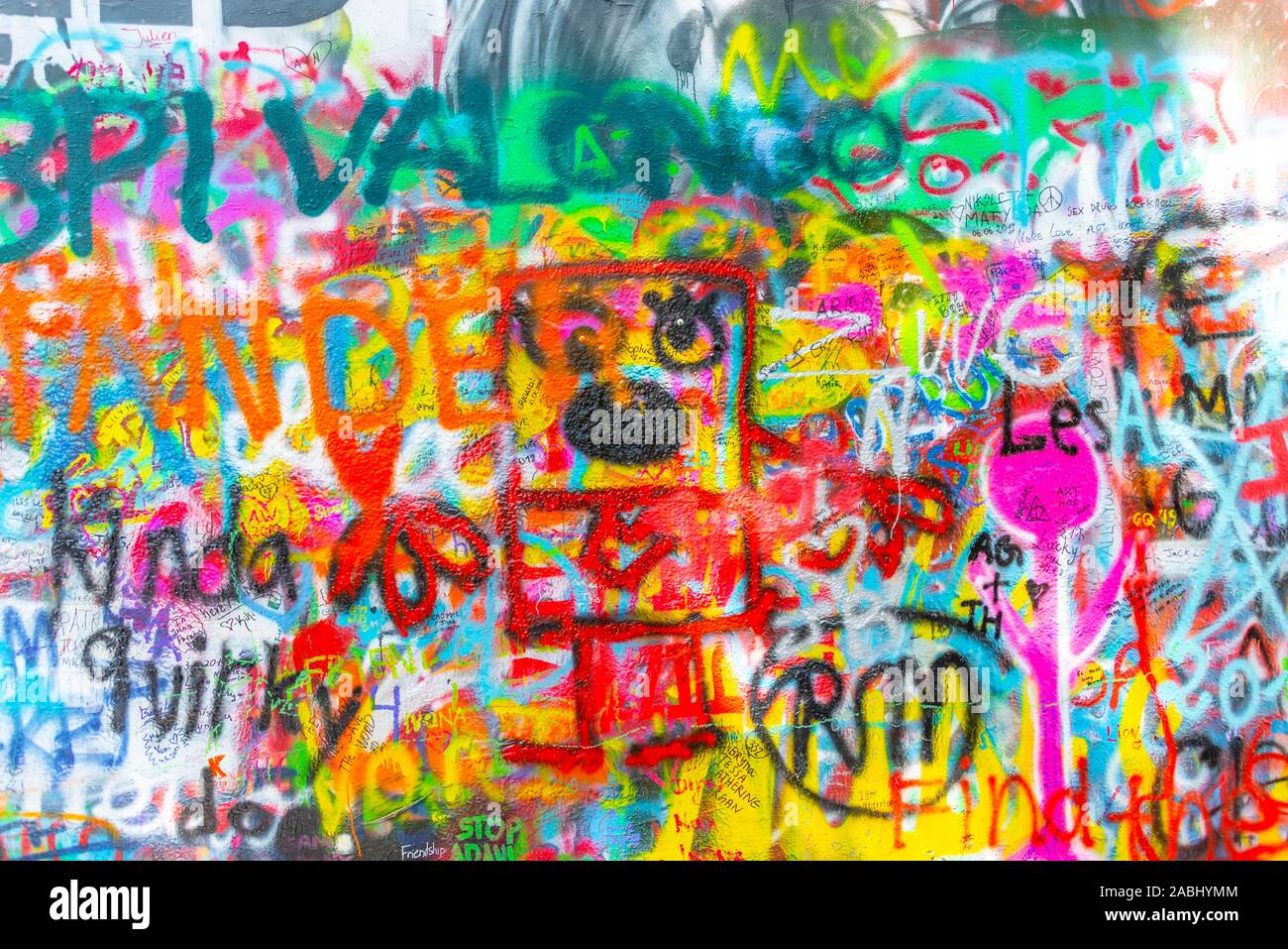 Bunte graffiti auf der John Lennon Mauer, Prag, Böhmen, Tschechien Stockfoto