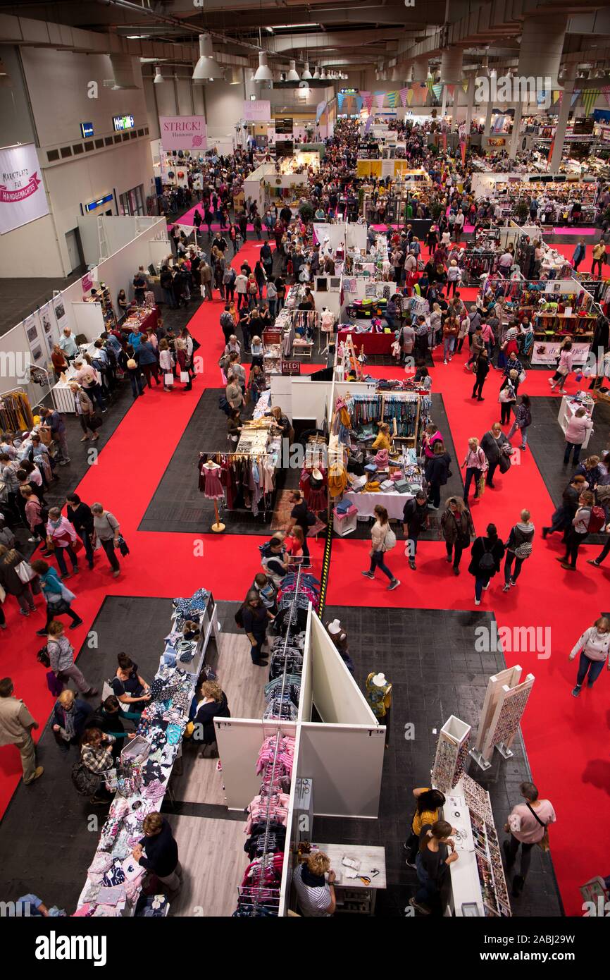 Eindrücke von der grössten Messe für Erfahrung und Shopping Informationen Messe für Familien der Welt Stockfoto