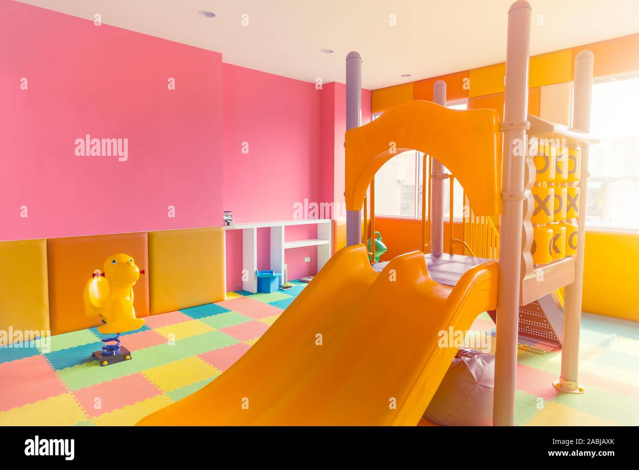 Indoor Spielplatz für Kinder spielen Spaß Platz in Eigentumswohnung. Stockfoto