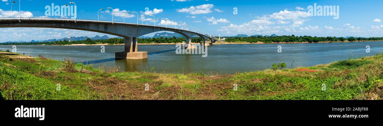 Die dritte Thai-laotischen Friendship Bridge in Nakhon Phanom, Thailand (Panorama) Stockfoto