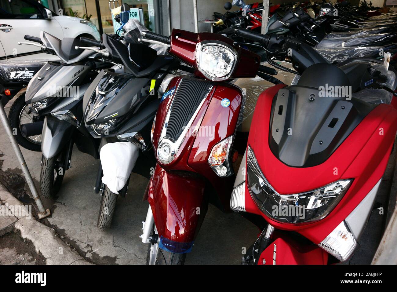 Antipolo City, Philippinen - 26 November, 2019: Sortiert Motorräder und Roller auf einem Motorrad zu speichern. Stockfoto