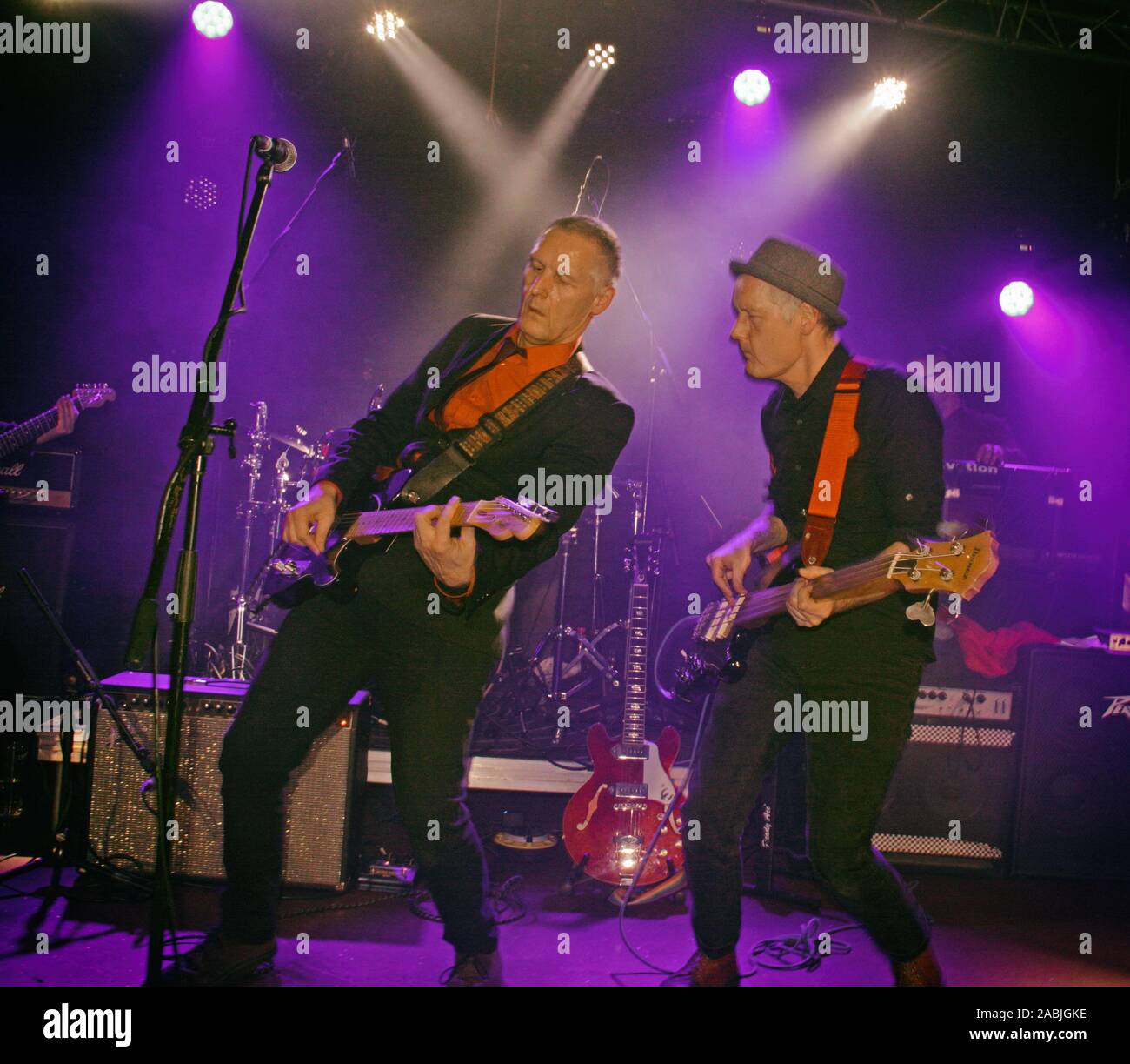 Zen Baseballschläger, Leben, Verboten! Gig, Winnington Freizeit Club, Northwich, Cheshire, England, UK CW 8 4 EB auf der Bühne 22/11/2019 Stockfoto