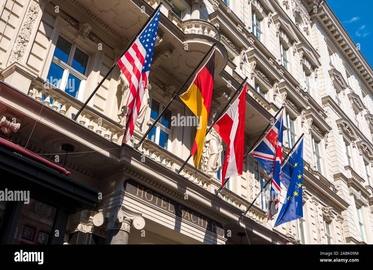 Wien, ÖSTERREICH, August, 17, 2018: Außerhalb des berühmten Hotel Sacher, Wien, Österreich. Stockfoto