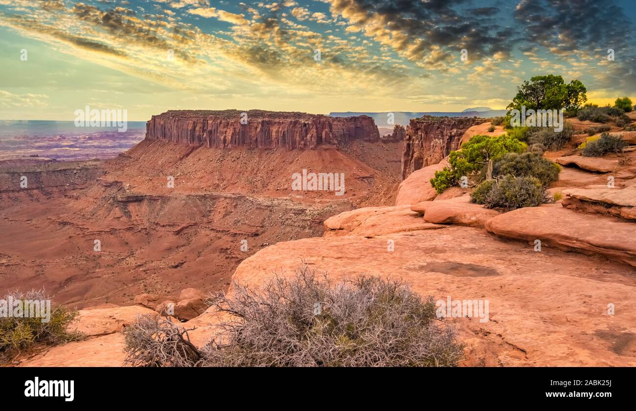 Gran View Point, Canyonlands National Park, Utah, USA. Atemberaubende Schluchten, Tafelberge und Kuppen, die von den Colorado, Grün und Nebenflüssen erodiert Stockfoto