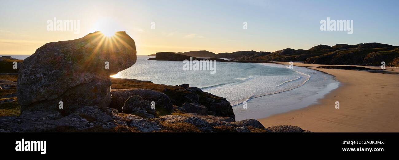 Oldshoremore Bay in der Nähe von Kinlochbervie, Sutherland, Highland, Schottland. Panoramablick Stockfoto