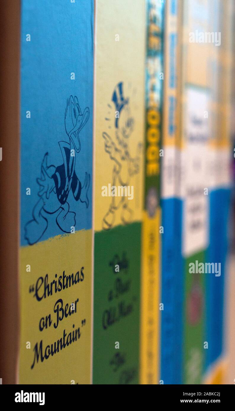 Nahaufnahme einer Sammlung von Don Rosa und Carl Barks comic Arbeiten über Onkel Dagobert Duck und Donald Duck Stockfoto