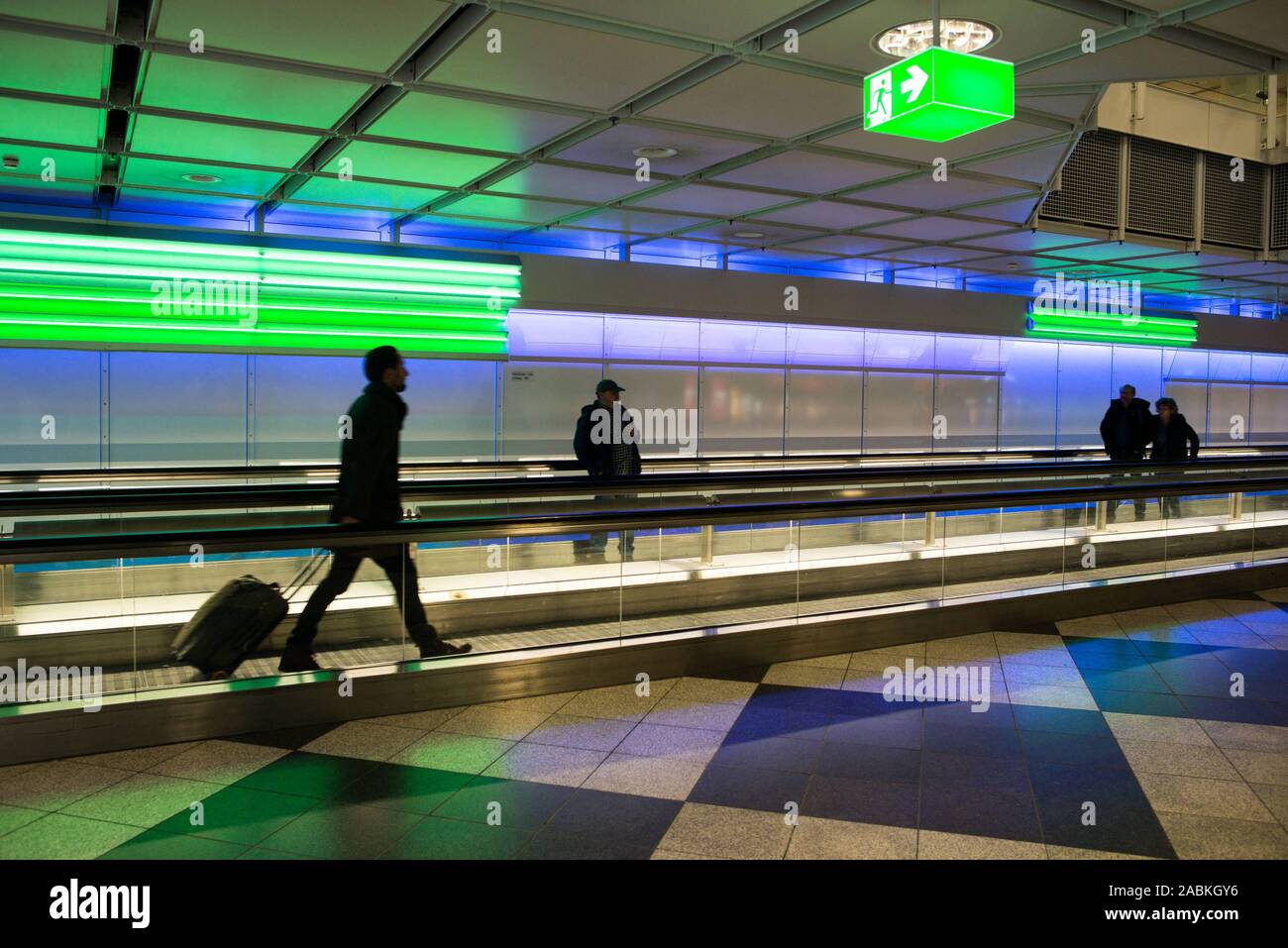 Laufbänder am Flughafen München [automatisierte Übersetzung] Stockfoto