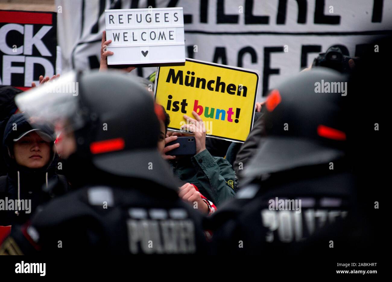 PEGIDA Demonstration und Gegendemonstration in München. [Automatisierte Übersetzung] Stockfoto