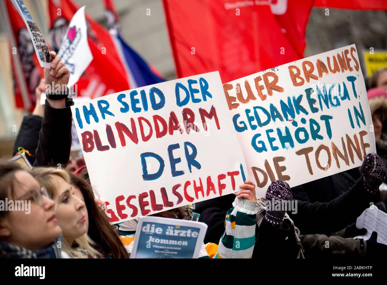 PEGIDA Demonstration und Gegendemonstration in München. [Automatisierte Übersetzung] Stockfoto
