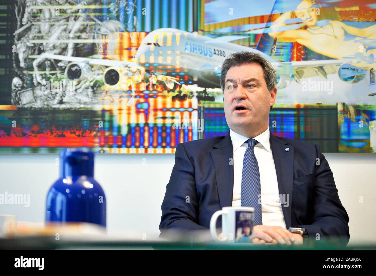 Markus Söder, Ministerpräsident des Freistaates Bayern und neu Partei der CSU gewählt, in einem Interview mit der Süddeutschen Zeitung in seinem neuen Büro an der CSU-Zentrale in München. [Automatisierte Übersetzung] Stockfoto