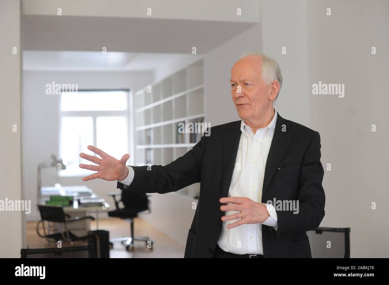 Der Architekt und Architektur Prof. Gunter Henn im Gebäude von seinem Büro Henn Architekten' in München Augustenstraße. [Automatisierte Übersetzung] Stockfoto