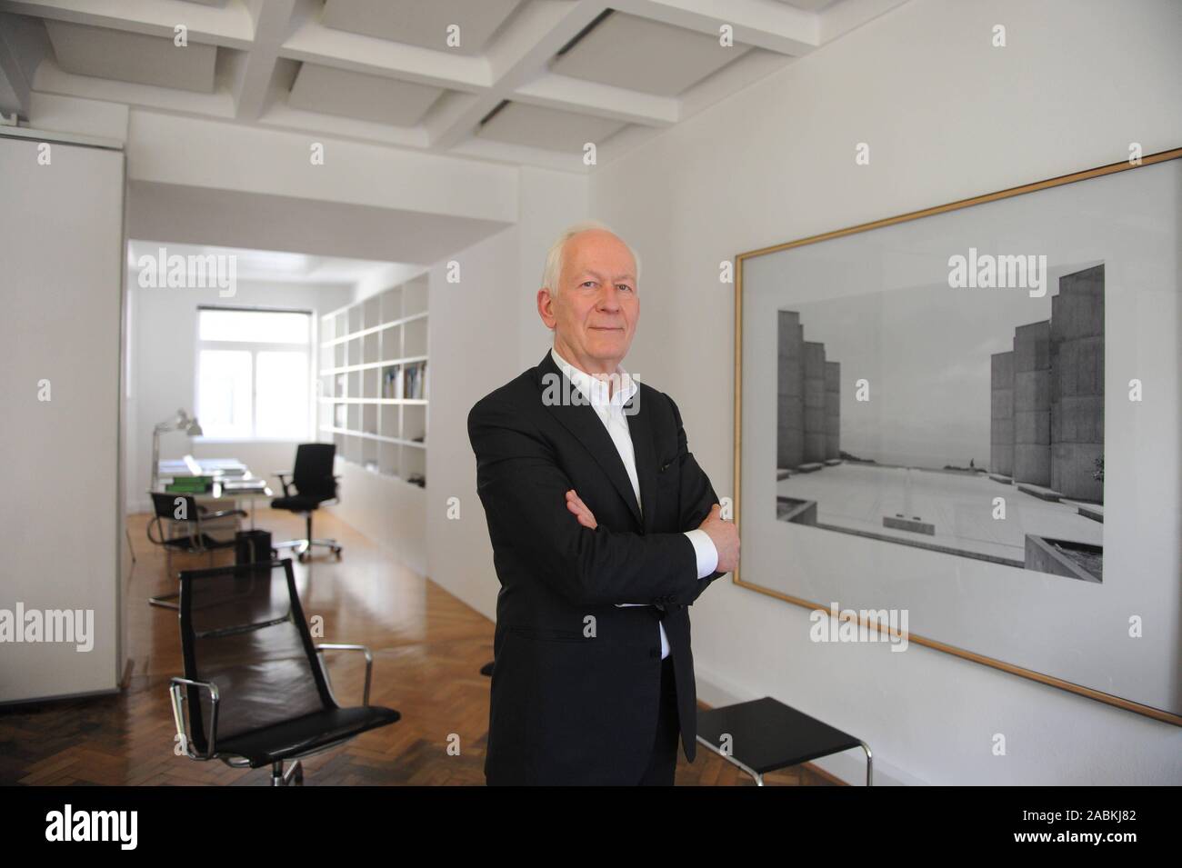 Der Architekt und Architektur Prof. Gunter Henn im Gebäude von seinem Büro Henn Architekten' in München Augustenstraße. [Automatisierte Übersetzung] Stockfoto