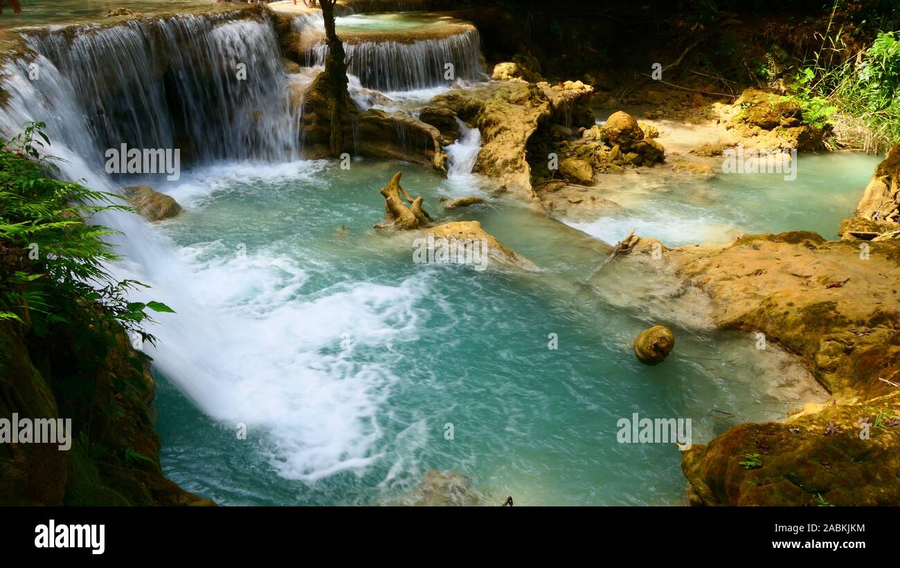 Kleine Wasserfälle innerhalb des Kuang Si Wasserfälle in Luang Prabang, Laos Stockfoto