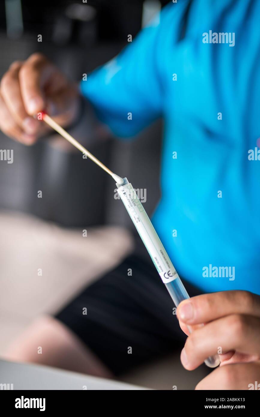 Die Typisierung Kampagne leeves hoch gegen Blutkrebs" in Dornach in der Nähe von Aschheim. Mögliche Spenden werden mit Hilfe einer Speichelprobe registriert. [Automatisierte Übersetzung] Stockfoto