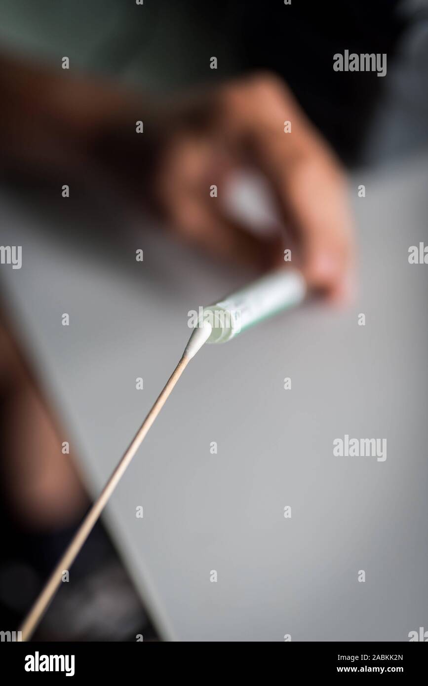 Die Typisierung Kampagne leeves hoch gegen Blutkrebs" in Dornach in der Nähe von Aschheim. Mögliche Spenden werden mit Hilfe einer Speichelprobe registriert. [Automatisierte Übersetzung] Stockfoto