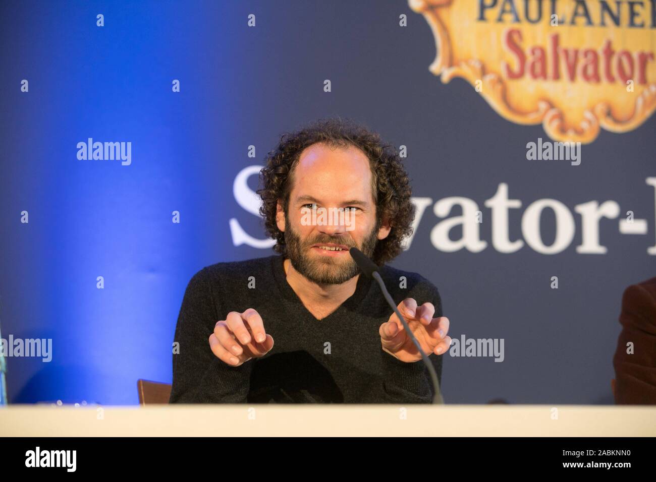 Die Allgäuer Musik Kabarettist und neue Fasten Prediger Maxi Schafroth auf einer Pressekonferenz zur bevorstehenden Salvator Tippen im Paulaner am Nockherberg. [Automatisierte Übersetzung] Stockfoto