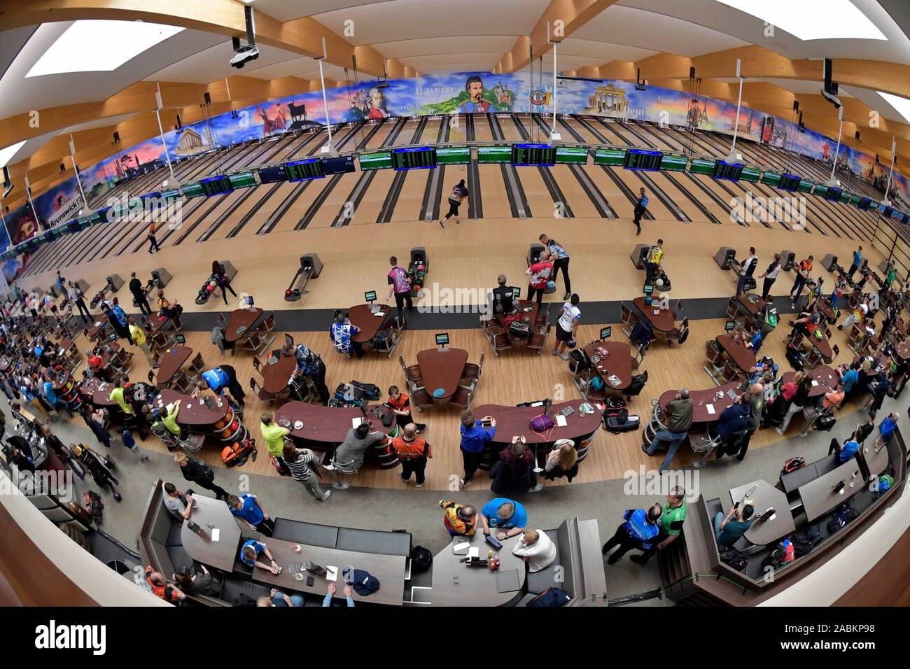 Das Turnier Serie Europäische Bowling Tour ('Brunswick Euro Challenge')  hält in der 'Dream-Bowl-Palace" in Unterföhring. [Automatisierte  Übersetzung] Stockfotografie - Alamy