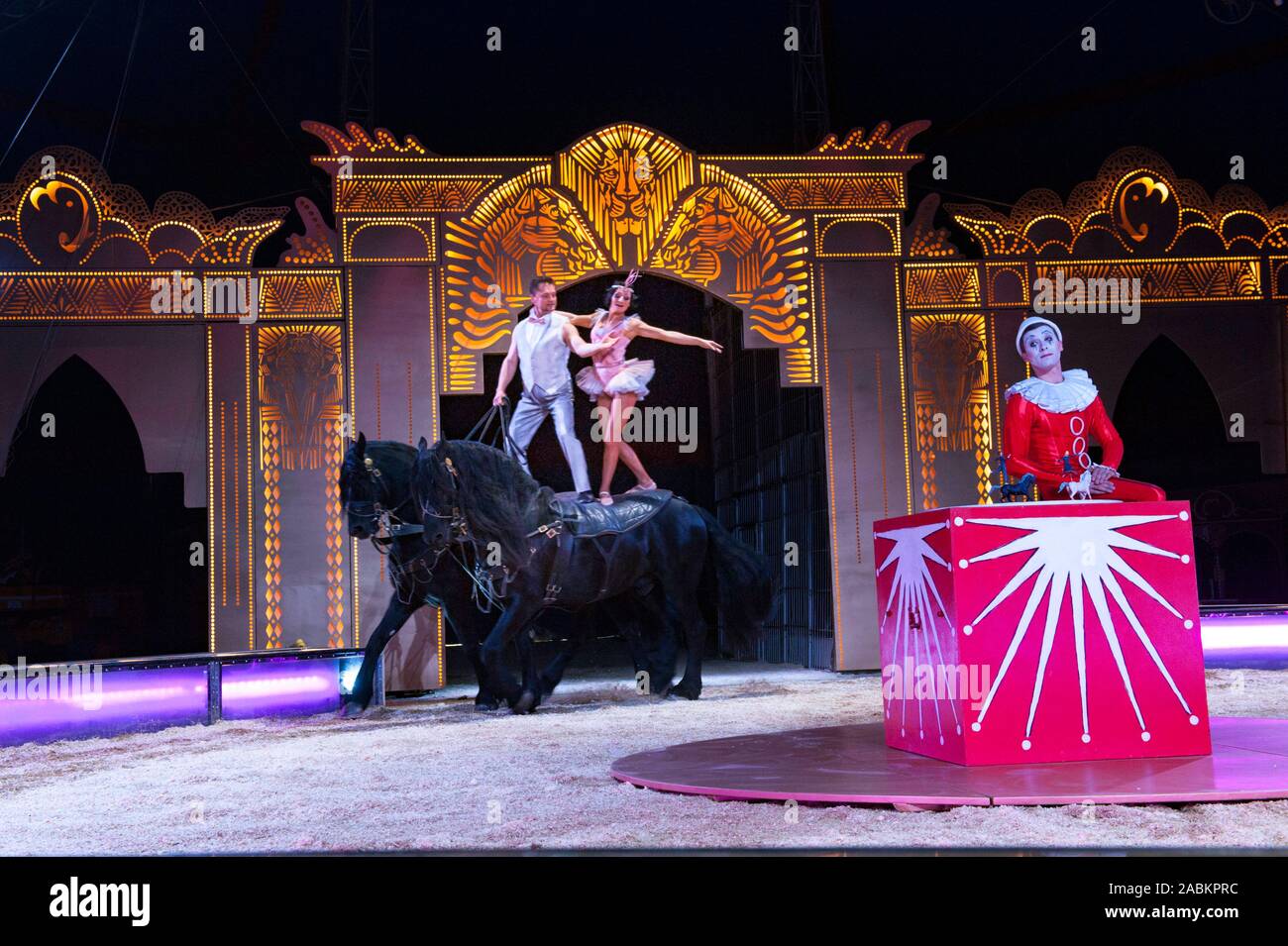 Präsentation auf einer Pressekonferenz für die neue Show Produktion von Circus Krone bin andana - Zirkus kunst neu geträumt" auf der Theresienwiese in München. [Automatisierte Übersetzung] Stockfoto